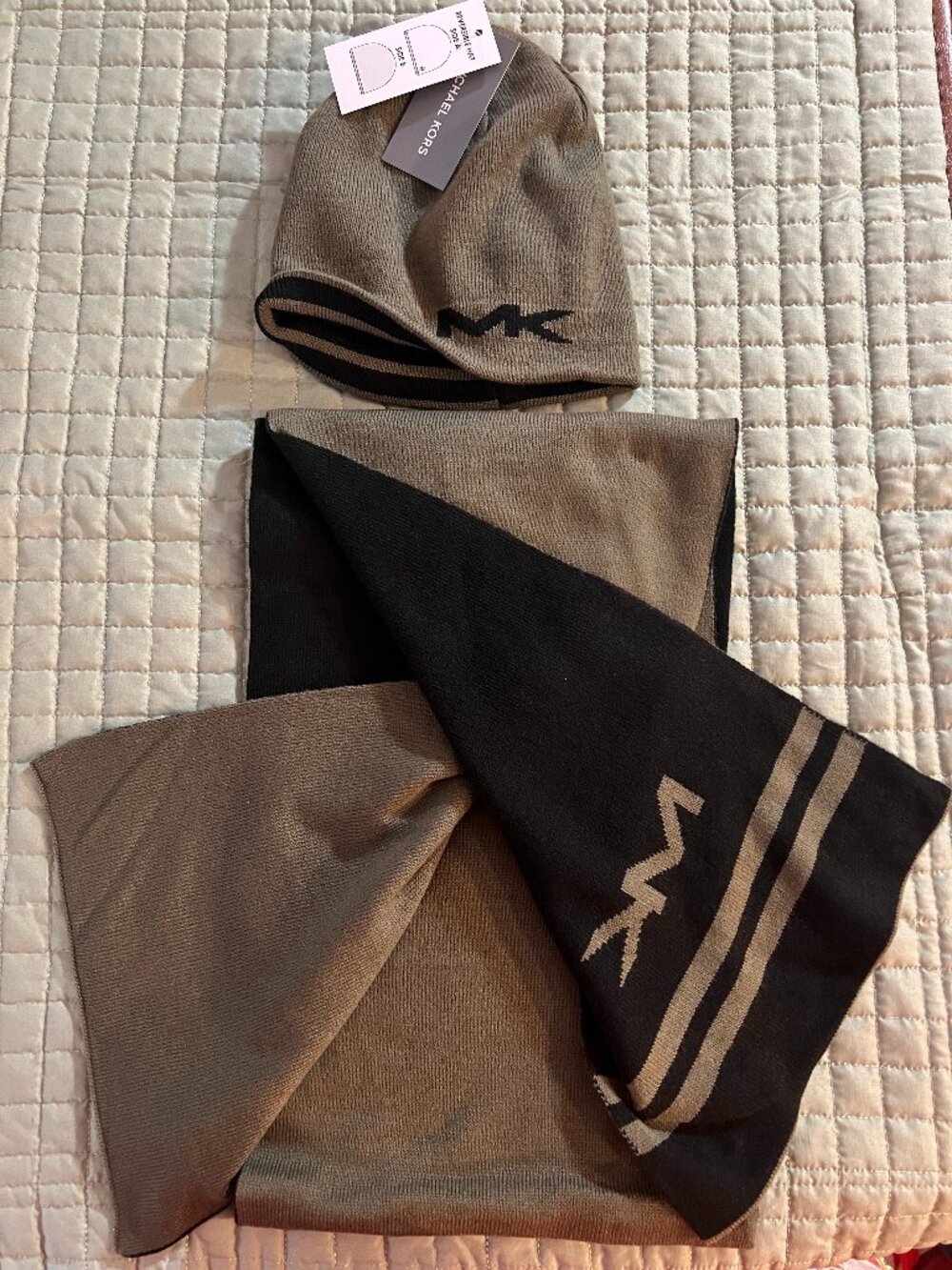 NWT Michael Kors Reversible Beanie & Scarf Set, Size: O/S